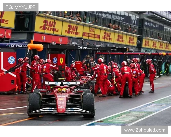 F1赛季最新动态：车手争夺战激烈 新技术革新引发热议