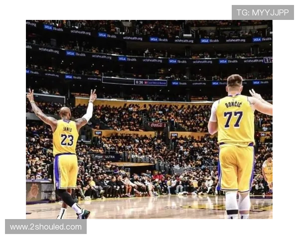 NBA最新动态：詹姆斯伤愈复出勇士险胜湖人，东部季后赛席位争夺激烈