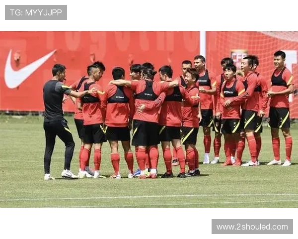 国足备战世预赛全力冲刺球队训练细节首次曝光引发球迷热议不断潮 国足备战世预赛全力冲刺球队训练细节首次曝光引发球迷热议不断潮